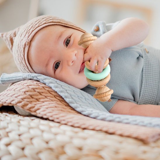 Hochet bébé adapté à la taille de ses petites mains 